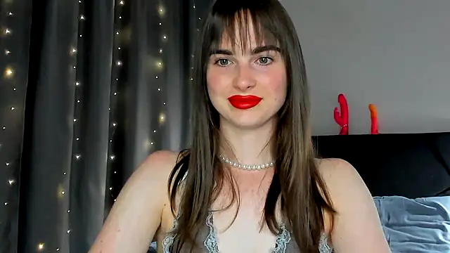 Snapshot of megann_fox2 chatting on 06/15/26, 06:40 megann fox2 online show from 06/15/26, 06:40