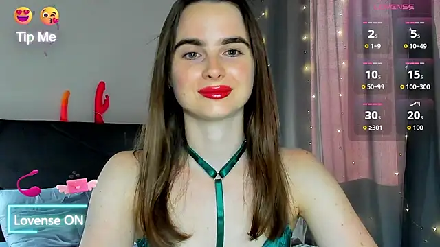 Snapshot of megann_fox2 chatting on 06/23/26, 03:32 megann fox2 online show from 06/23/26, 03:32