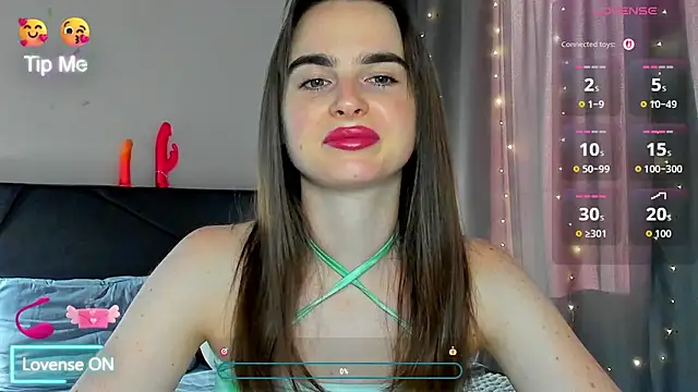 Snapshot of megann_fox2 chatting on 07/10/26, 03:12 megann fox2 online show from 07/10/26, 03:12
