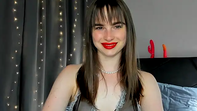 Snapshot of megann_fox2 chatting on 06/16/26, 06:08 megann fox2 online show from 06/16/26, 06:08