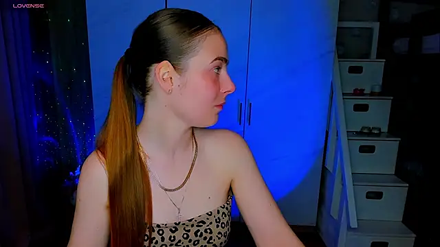 Snapshot of Maddy_Wood_ chatting on 06/15/26, 03:44 Maddy Wood online show from 06/15/26, 03:44