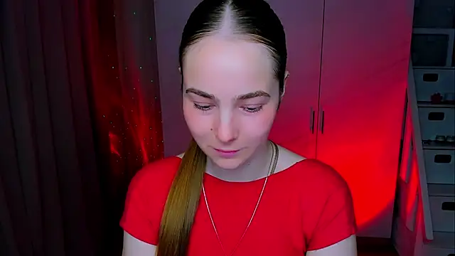 Snapshot of Maddy_Wood_ chatting on 05/17/26, 02:39 Maddy Wood online show from 05/17/26, 02:39