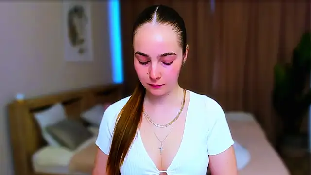 Maddy Wood  online show from 04/05/26, 11:17