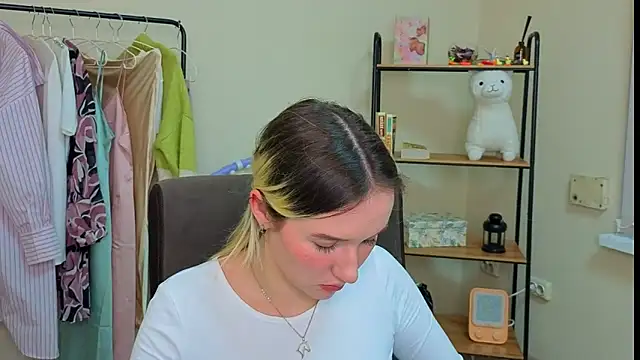 Snapshot of AshleyySchwartz chatting on 02/19/26, 12:57 AshleyySchwartz online show from 02/19/26, 12:57