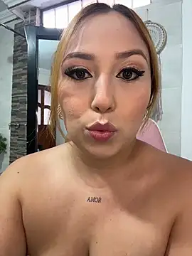 Kiarhatrixie1 online show from 03/07/26, 06:02