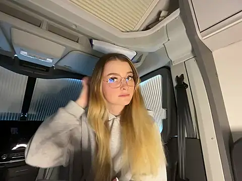 Snapshot of melanieTesss chatting on 02/20/26, 11:01 melanieTesss online show from 02/20/26, 11:01