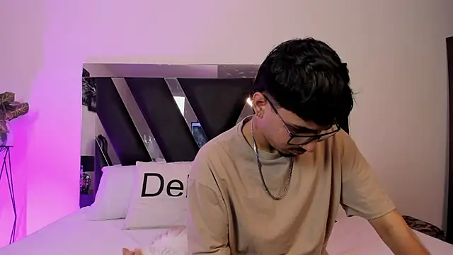 Mia Iron online show from 04/04/26, 12:12