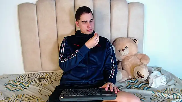 ryanlevi1 online show from 02/24/26, 12:17