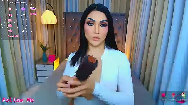 Laureen Hilton online show from 04/12/26, 03:15