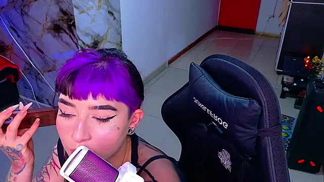 nova kitttyy online show from 04/19/26, 01:28