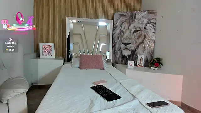 Snapshot of SiaFoxx_ chatting on 02/25/26, 06:02 SiaFoxx online show from 02/25/26, 06:02