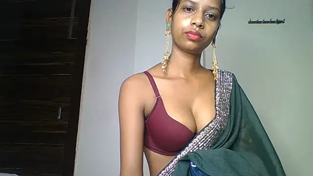 Snapshot of Rani1993 chatting on 07/14/26, 04:35 Rani1993 online show from 07/14/26, 04:35