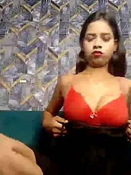 Snapshot of Rani1993 chatting on 02/19/26, 05:43 Rani1993 online show from 02/19/26, 05:43