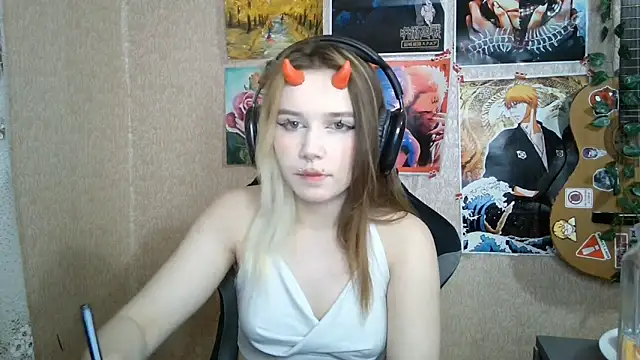 Snapshot of MilaTyan chatting on 04/18/26, 05:15 MilaTyan online show from 04/18/26, 05:15