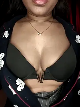 Snapshot of LINNI_3 chatting on 02/25/26, 04:51 LINNI 3 online show from 02/25/26, 04:51