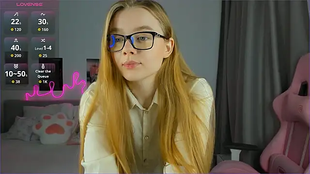 EvaRaee online show from 03/10/26, 03:43