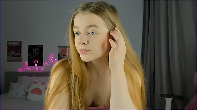 EvaRaee online show from 03/24/26, 03:39