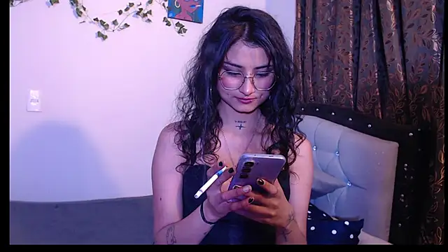 Snapshot of Lili__Clan chatting on 06/15/26, 04:01 Lili Clan online show from 06/15/26, 04:01