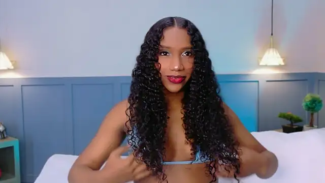 Snapshot of Chloe-Rose- chatting on 04/19/26, 04:46 Chloe-Rose- online show from 04/19/26, 04:46