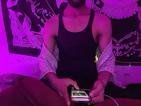 Snapshot of Robyne_xx chatting on 02/17/26, 05:43 Robyne xx online show from 02/17/26, 05:43