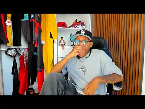 Snapshot of yandi_hot chatting on 02/17/26, 02:03 yandi hot online show from 02/17/26, 02:03