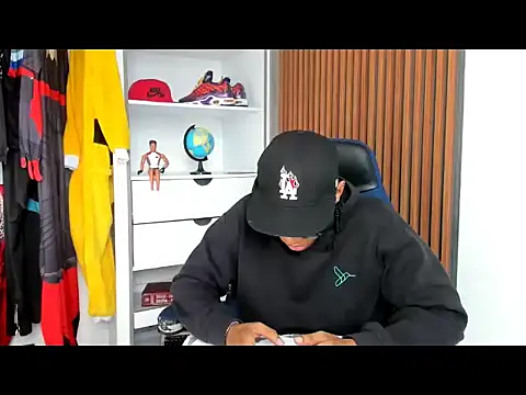 Snapshot of yandi_hot chatting on 02/18/26, 02:02 yandi hot online show from 02/18/26, 02:02