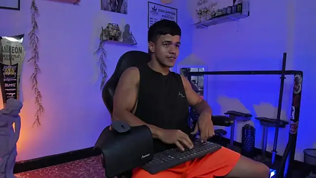 Snapshot of Rob_zaens33 chatting on 02/22/26, 10:44 Rob zaens33 online show from 02/22/26, 10:44