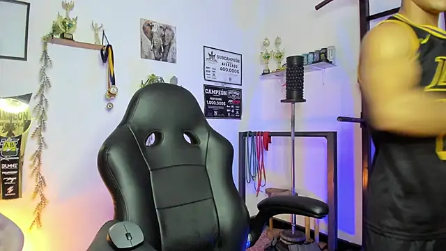 Rob zaens33 online show from 04/14/26, 02:44