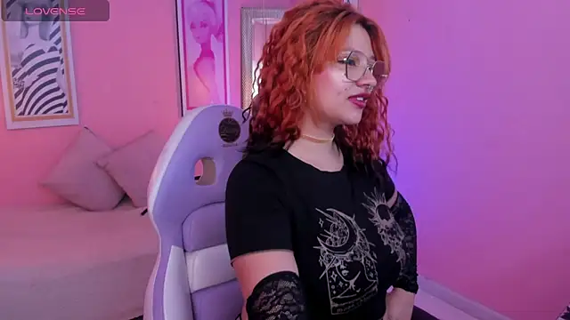 Snapshot of _carlotta_x chatting on 05/19/26, 03:24 carlotta x online show from 05/19/26, 03:24