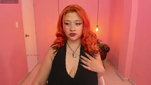 Snapshot of _carlotta_x chatting on 07/13/26, 03:06 carlotta x online show from 07/13/26, 03:06