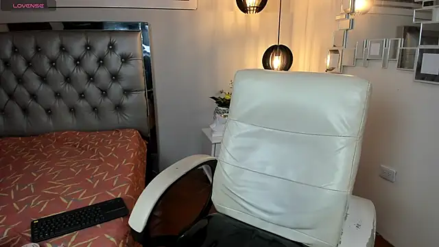 mila quin online show from 05/26/26, 08:07