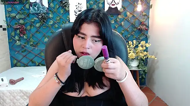 mila quin online show from 06/28/26, 12:00