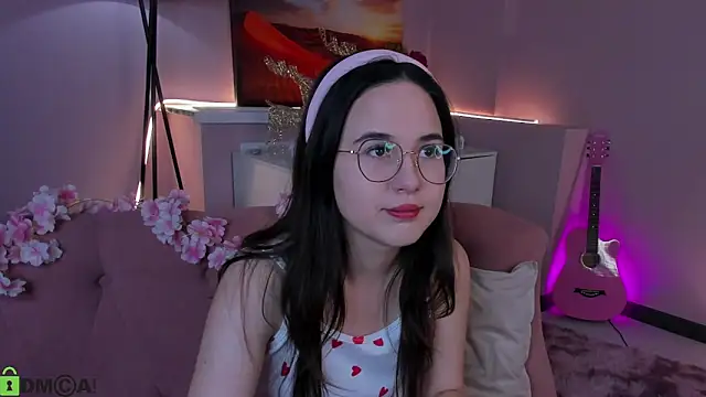 leylamirage online show from 02/25/26, 12:16