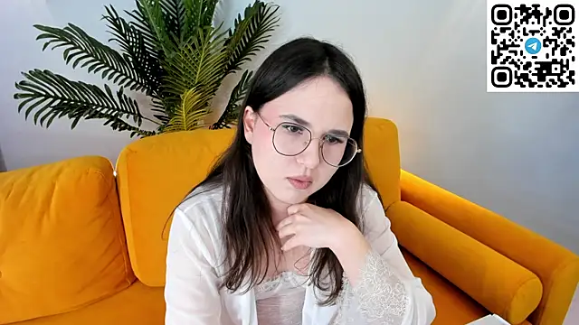 Snapshot of leylamirage chatting on 06/25/26, 12:21 leylamirage online show from 06/25/26, 12:21