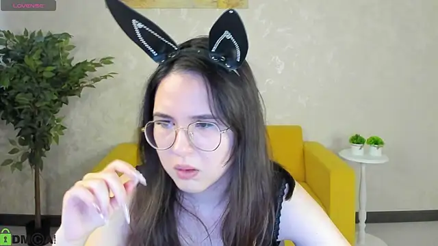 leylamirage online show from 04/15/26, 01:15