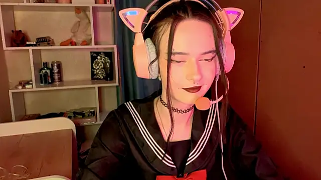 Snapshot of MabelDefina chatting on 02/19/26, 11:18 MabelDefina online show from 02/19/26, 11:18