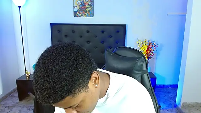 liiam3 online show from 04/15/26, 09:04