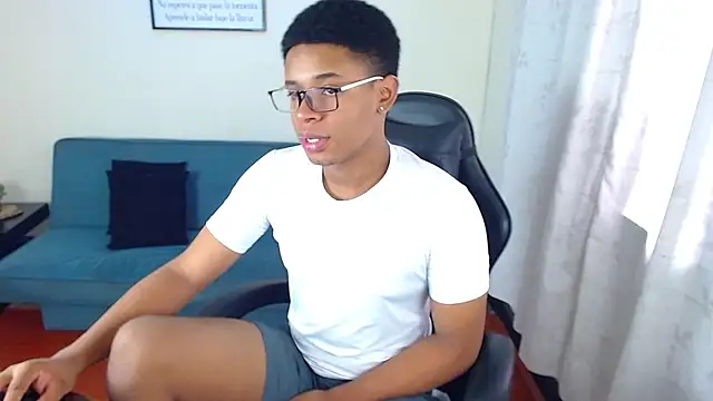 liiam3 online show from 03/24/26, 08:53