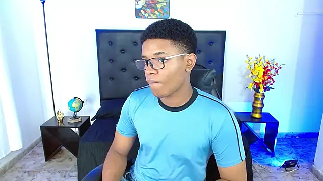 liiam3 online show from 04/08/26, 08:54