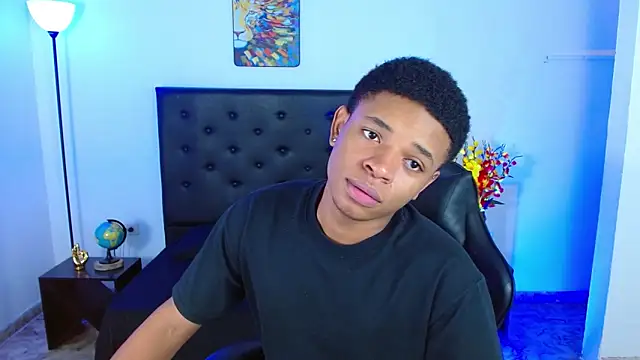 liiam3 online show from 04/12/26, 02:09