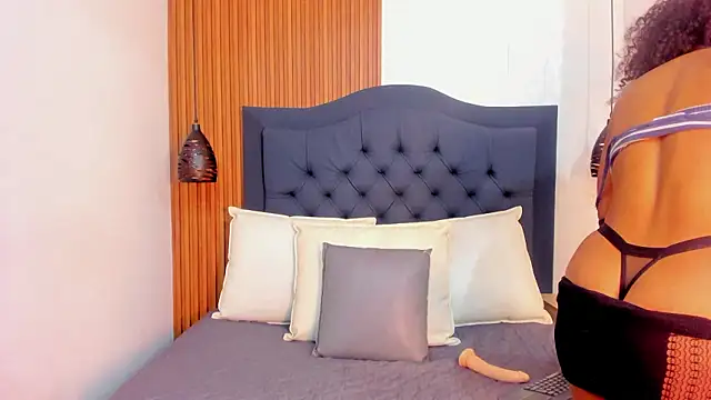 Snapshot of Curly_cataleya chatting on 03/01/26, 01:00 Curly cataleya online show from 03/01/26, 01:00