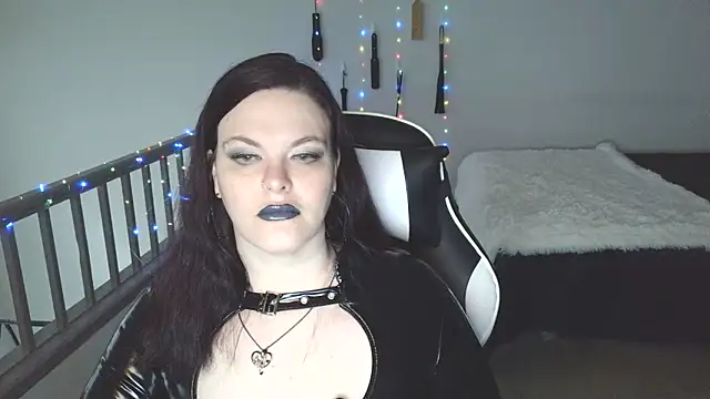 Snapshot of VixieNyx chatting on 02/27/26, 05:02 VixieNyx online show from 02/27/26, 05:02