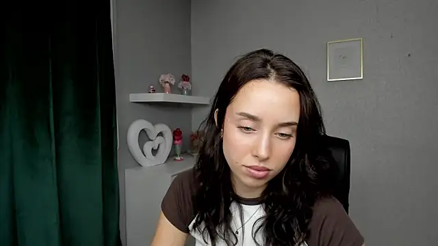 Snapshot of AdeleSolo chatting on 06/04/26, 05:34 AdeleSolo online show from 06/04/26, 05:34