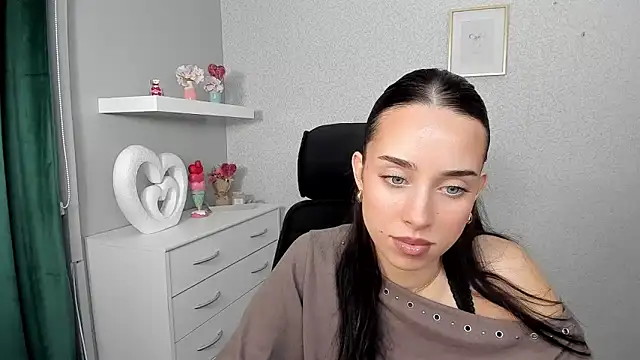 AdeleSolo online show from 03/25/26, 06:24