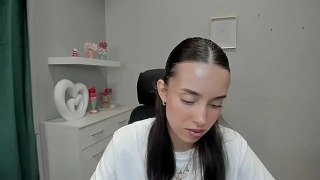 AdeleSolo online show from 04/15/26, 05:35