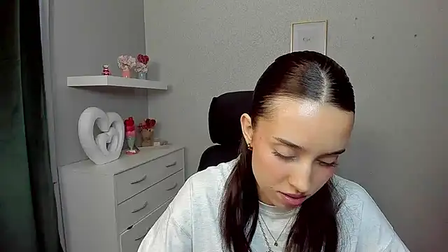 AdeleSolo online show from 04/09/26, 05:42