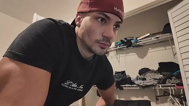 Snapshot of Alejandrosolerxxx chatting on 02/17/26, 03:53 Alejandrosolerxxx online show from 02/17/26, 03:53