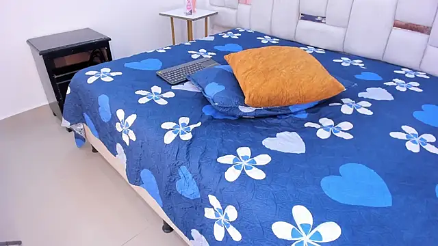 Zoe  smiith online show from 02/28/26, 04:12