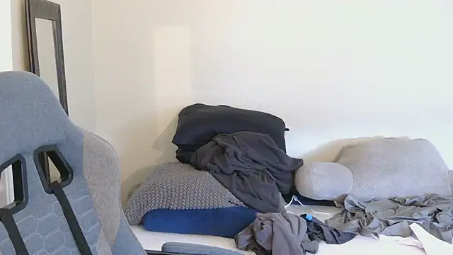 Snapshot of nigeleros chatting on 02/19/26, 07:55 nigeleros online show from 02/19/26, 07:55