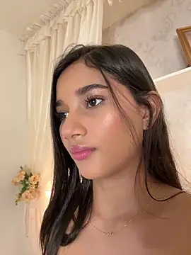 AlessiaVallmont online show from 04/07/26, 03:03